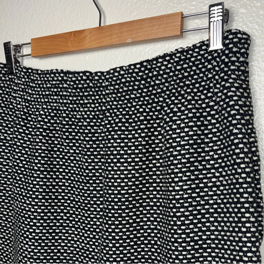 J.Crew Factory Sidewalk Skirt in Jacquard pattern black/white Woman's size 8